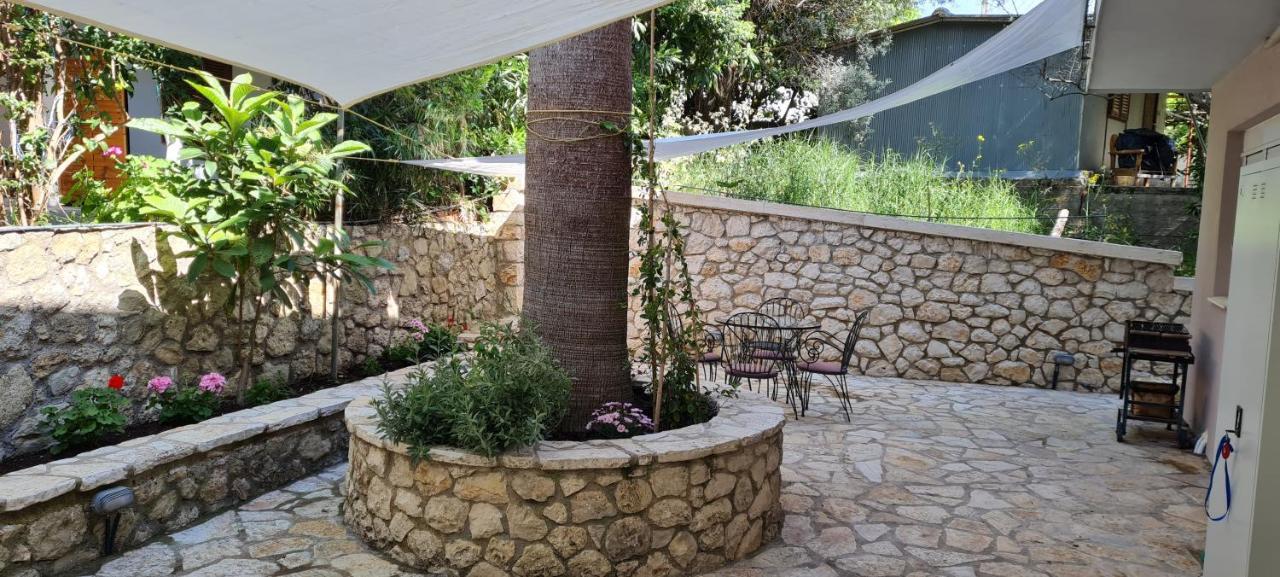Gerys House Apartamento Nikiana Exterior foto